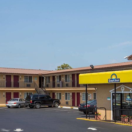 Days Inn By Wyndham Portland Central Exteriör bild