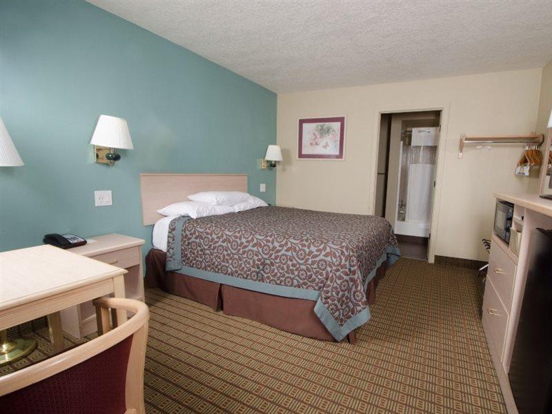 Days Inn By Wyndham Portland Central Exteriör bild