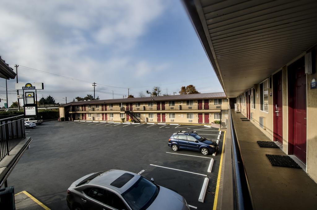 Days Inn By Wyndham Portland Central Exteriör bild