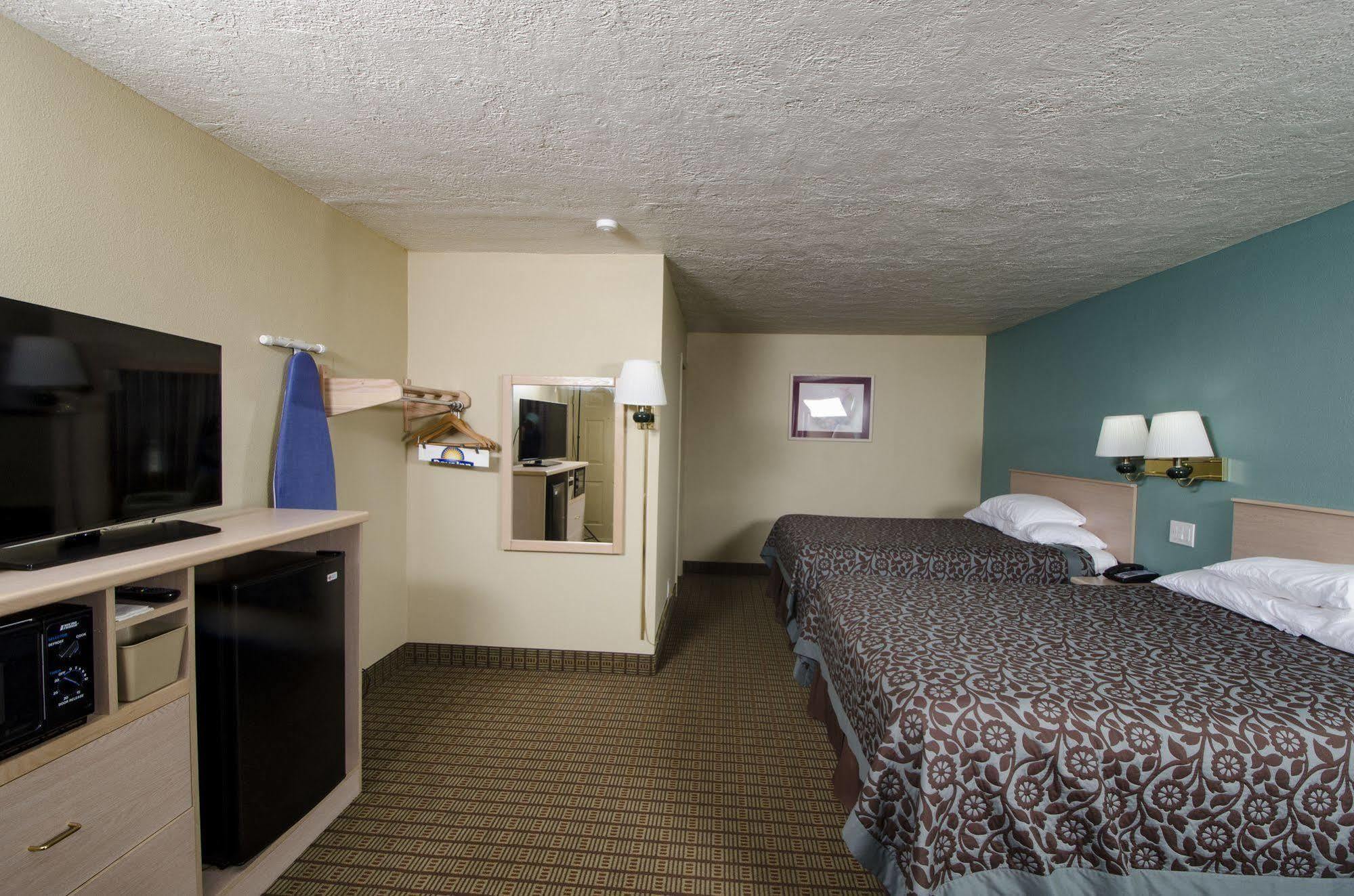 Days Inn By Wyndham Portland Central Exteriör bild
