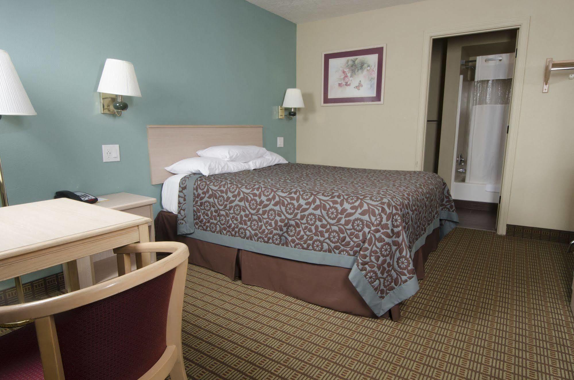 Days Inn By Wyndham Portland Central Exteriör bild